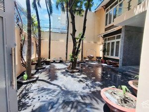 vị trí vàng! chính chủ bán biệt thự sân vườn chuẩn kiến trúc sư-đẳng cấp hơn 200m2,giá tốt!