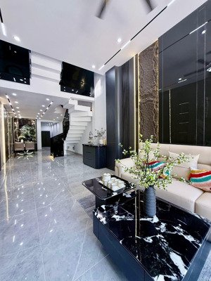 nhà mt nguyễn tri phương gần sân bay