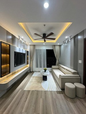 cần bán căn hộ ct2 phước hải ban công đông nam 70m2 giá 3 tỷ 550 đầy đủ nội thất mới xin.