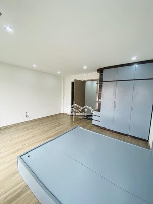 bán nhà trung tâm thạch bàn - cổ linh - gần aeon mall - vị trí đẹp hiếm có - ô tô tránh - gara