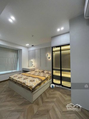 cần bán gấp the peak m8 midtown 2pn 2wc view hai mặt thoáng đẹp, nhìn hồ bơi và đài phun nước.