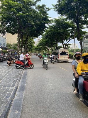 một nhà ra phố- kim giang- dân xây- full nội thất- 35mx 5 tầng- giá 8,75 tỷ