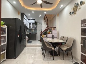 bán nhà sau chợ lai xá, hoài đức. sổ đỏ 30m2, nhà 5 tầng full nội thất. cách 180m đến quốc lộ 32