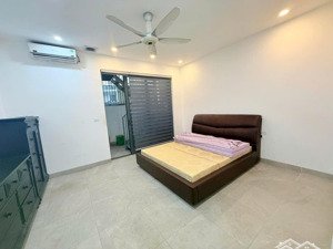 bán nhà mặt ngõ nguyễn văn huyên - cầu giấy - ngõ thông - ô tô đỗ cổng - gần phố -nhà mới