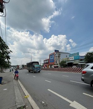 bán nhà mặt tiền dt743 cạnh ngân hàng vietcombank ngã tư miếu ông cù, lh: 