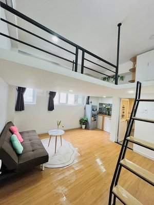 cho thuê phòng giá rẻ có gác q1 ngay cầu ông lãnh gần trường đại học full nội thất tiện nghi