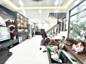 bán nhà riêng tại định công hoàng mai giá 10,8 tỷ, dt 66m2, có thương lượng
