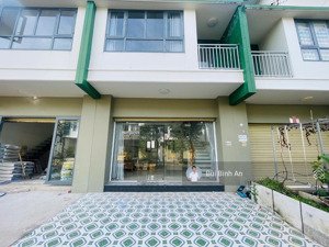 bán căn shophouse oasis city, 80m2 full thổ cư, đã hoàn thiện 2pn, 2wc, vị trí ngay gần hồ bơi