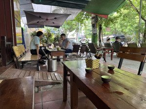 duy nhất 1 căn mặt phố víp - kinh doanh đẳng cấp - giá hơn 300 triệu /m2