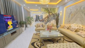 ks 6 sao -- phân lô vỉa hè 3 ô tô tránh -- đi bộ ra ga tầu điện