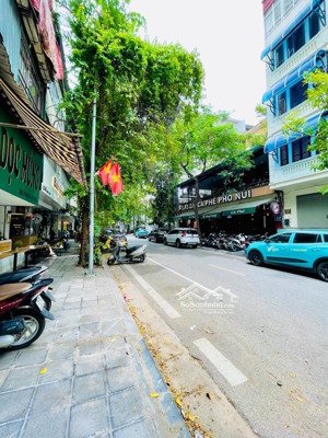 duy nhất nhà biệt thự pháp tầng 1 phố hàng chuối 70m 2pn ô tô đỗ cửa giá 6.3 tỷ