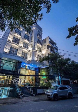 bán khách sạn mặt tiền khu sân bay diện tích 330m2 ngang 12m hầm 8 tầng hđt 400tr/h giá 135 tỷ