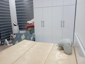 cần bán nhà đẹp - mới cứng - full nội thất - thang máy êm ru - tường móng chắc chắn