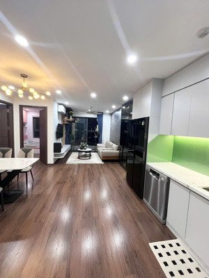 tôi chính chủ bán gấp căn 69.9m2 toà thăng long capital giá rẻ nhất toà, có lot ô tô, sẵn sổ