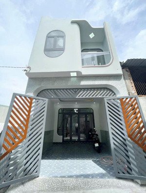 chủ kẹt tiền thiếu nợ cần bán gấp nhà tân kiên bình chánh 1trệt1lầu đang cho thuê 12tr/1t giá 850tr