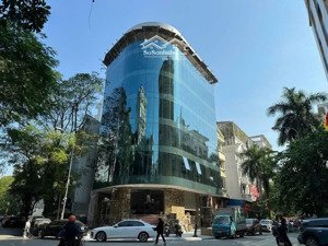 chủ nhà gửi bán toà nhà văn phòng phố trần thái tông:200m2,8 tầng lô góc,mt:15m.giá:thoả thuận.