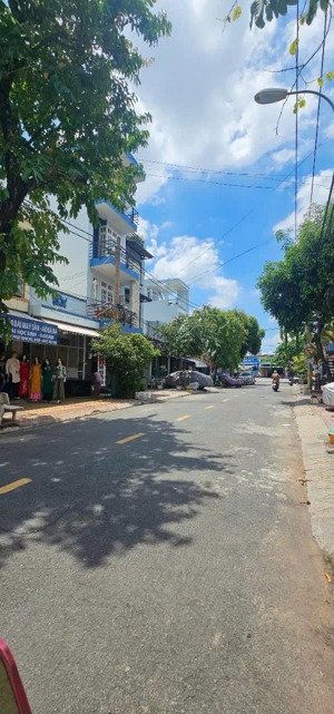 nhà mặt tiền kinh doanh, gần chợ phước bình, đường 8m, thông ra đỗ xuân hợp chỉ hơn 100m, kế global
