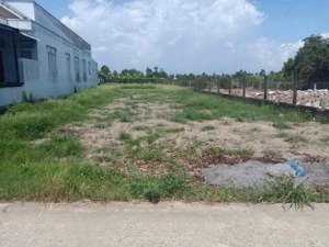 đất ngợp bank mặt tiền đ. trương văn bang, thị trấn cần giuộc long an 123m2/615tr, sổ sẵn, đất thổ.
