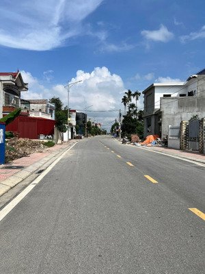 99m2 mặt đường tdp cách hạ, nam sơn đường 15m giá hơn 3 tỷ. lh: 