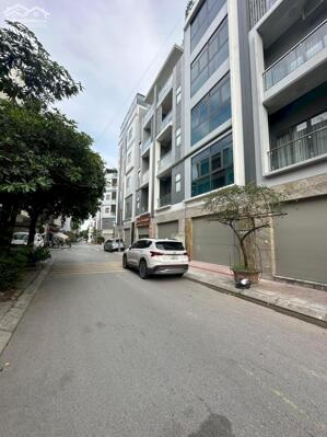 Bán nhà đẹp phân lô liền kề, trung tâm Tây Hồ, 100m2 x 5T x MT 9m, gara ô tô, thiết kế sang trọng
