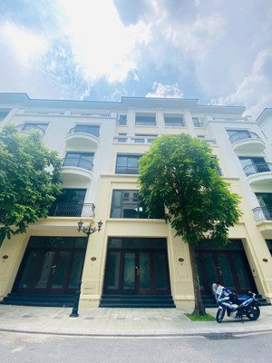 cắt lỗ san hô
diện tích 70m, mặt tiền 5m
hướng đông nam
vị trí đẹp gần biển giá 10,5tỷ bp