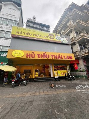 cho thuê nhà hàng mặt phố đào duy anh 150m2x2t, mặt tiền 12m giá thuê 50tr có sân vườn