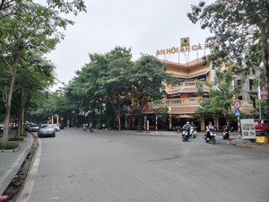 bán biệt thự kdt tp giao lưu phạm văn đồng, 90 tỷ, 245m2,nhiêdu tiện ích ở sướng