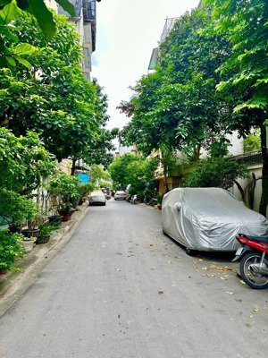 cần bán nhà mặt ngõ phố đào tấn, quận ba đình. dt sổ 120m2 x 6t, mt 6m. đường ôtô tránh, nhà gần mp