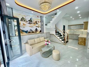 chính chủ cần tiền gấp bán giá 2tỷ3 rẻ nhất khu - sàn 32m2 - 2pn, phòng thờ, sân thượng