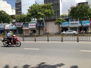 bán nhà mặt tiền đường kinh dương vương quận 6. dt: 9 x24 (3 tầng). giá: 35 tỷ
