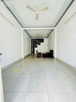 CHO THUÊ NHÀ 2 LẦU VỊ TRÍ ĐẸP KDC HƯNG PHÚ GẦN ĐƯỜNG QUANG TRUNG 10 TRIỆU