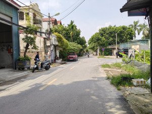 bán đất đấu giá thạch bàn 80m2 mt 5.5m đường phân lô 12m vỉa hè thoáng