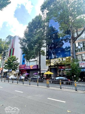 bán nhà mặt tiền ngay trần hưng đạo, quận 1. dt: 8m x 20m. 1 hầm 7 tầng. giá 95 tỷ