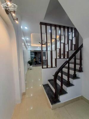 Bán nhà Lĩnh Nam 6 tầng, 6 tỷ, ô tô