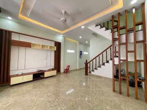 nhà tttp nha trang - 5,9 tỷ 4pn đường 5m gần ga nha trang.