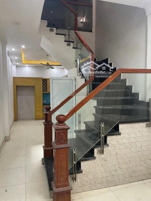 bán nhà mễ trì 4 tầng vs 7 ngủ chỉ hơn 8tỷ