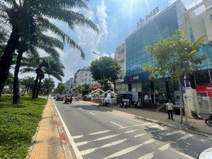 chỉ với 16 tỷ có ngay căn nhà đẹp mặt tiền đường phạm hùng kdc đại phúc. lh e dung 