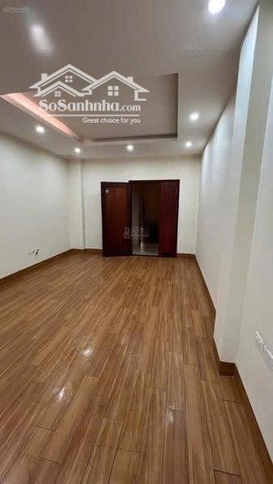 cho thuê gấp nhà riêng 6pn, 4wc tại đỗ quang, cầu giấy, 55m2,ô tô đỗ chạy vòng quanh, 26 triệu