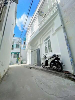 bán nhà 1 trệt 2 lầu, trục chính hẻm 111, châu văn liêm, giá bán 3,15 tỷ