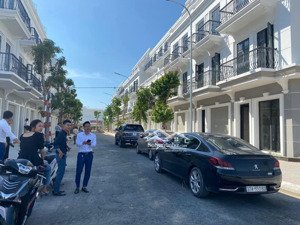 chính chủ bán shophouse kinh doanh, cạnh vincom, 75m2, sẵn sổ đỏ