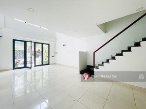 shophouse 4 tầng hoàn thiện nội thất cơ bản đẹp giá 30 triệu, phù hợp vừa ở và kinh doanh công ty