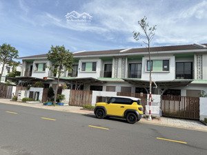 bán nhà 2 tầng full nội thất sẵn hợp đồng thuê sổ hồng riêng