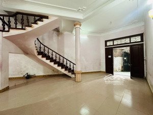 nhà đền lừ - 10.5 tỷ x 72m2 - 4 tầng chắc chắn - oto đỗ cổng - sát mặt phố