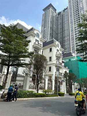 bán căn bt the zei 667m2, diện tích sổ 266m2, giá 89 tỷ, lh: 