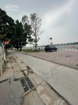 chính chủ bán mảnh đất 131m2 gần hồ điều hoà