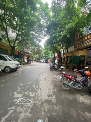 hiếm có nhà 50m², 4 tầng gần kđt ngô thì nhậm ở ngay, giá chỉ 11,x tỷ sổ sẵn