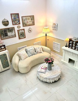 nhà chính chủ. ngõ nông rộng 3 bước ra hồ gươm. diện tích thực 30 m2. giá 5.88 tỷ