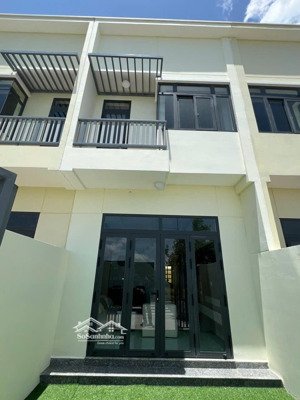 bán 5 căn nhà phố sổ sẵn công chứng ngay, nằm trong lõi kcn phước đông, cho thuê 8tr/tháng