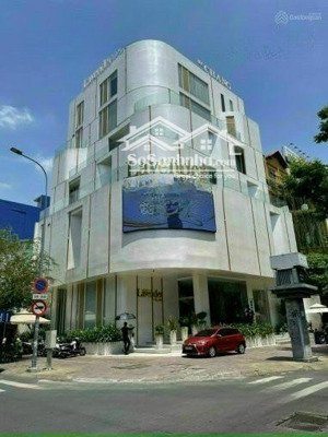 bán tòa nhà mặt tiền khu cách mạng tháng 8. dt 152m2(8x19m), 8 tầng tn 200tr. giá 65 tỷ - tin thật