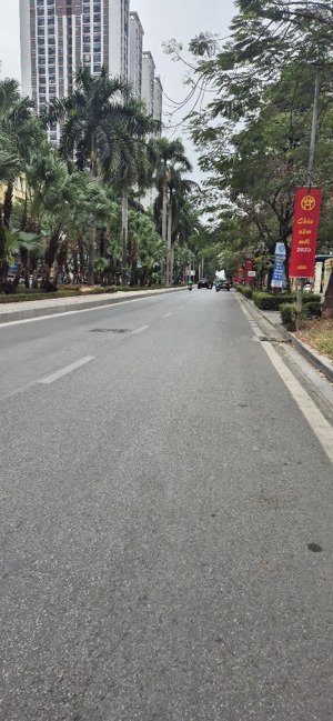cho thuê nhà mặt phố lê đức thọ . dt. 90 m2 * 7 tầng có hầm . cho thuê vp...công ty...ngân hàng .